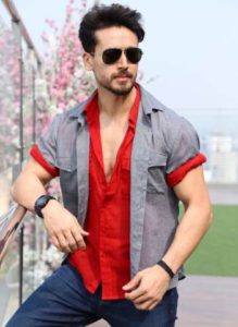 Read more about the article Tiger Shroff Age, Height, Family, Girlfriend, Net Worth, Biography & More