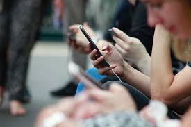 Read more about the article What Is Social Media Addiction?